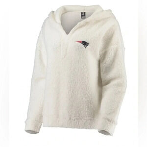 NFL New England Patriots Fluffy Hoodie Size Medium EUC Cream